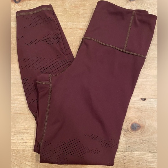 Athleta Persistence Laser Cut 7/8 Tight in Antique Burgundy Gym Athleisure Sm - Picture 2 of 11